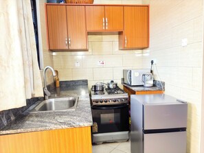 Micro-ondes, four, plaque de cuisson