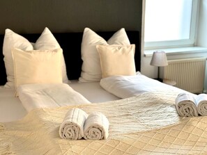 3 bedrooms, iron/ironing board, WiFi, bed sheets