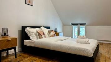 2 bedrooms, iron/ironing board, WiFi, bed sheets