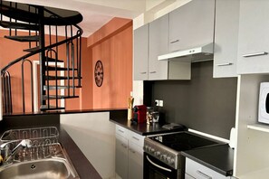 Mikrobølgeovn, ovn og kokeplater