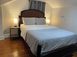 1 habitación, tabla de planchar con plancha, wifi y ropa de cama