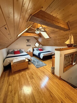 2 bedrooms, iron/ironing board, WiFi, bed sheets - The North House - Charming 2-bedroom cabin in the woods in quaint Egg Harbor (Egg Harbor)