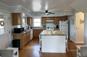 Fridge, microwave, oven, stovetop - Reel Retreat: Pets Welcome I Screened Porch (Ocracoke)