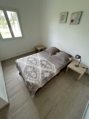 2 dormitorios, tabla de planchar con plancha, wifi y ropa de cama