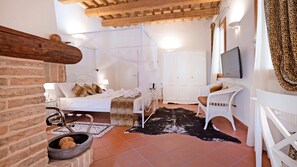 Presidential Suite, Pool View | Minibar, in-room safe, blackout curtains, soundproofing - Tenuta La Rotta (Ravenna)