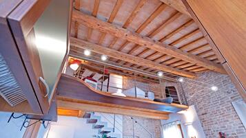 Departamento de lujo, vista a la alberca | Área de sala de estar | Televisión LED