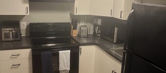 Spacious 3-bedroom English Basement Walk to metro, NW DC, 1-mile to White House