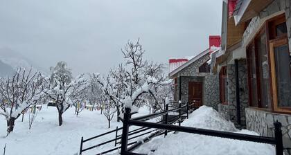 Kahaani : Luxury Chalets and Rooms with Bonfire and Apple Orchard