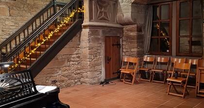 Große Ferienwohnung in einzigartigem historischen Gebäude - auch für Musiker/in