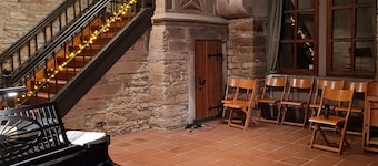 Large vacation apartment in a unique historic building - also for musicians