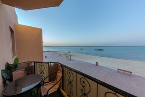 Deluxe Chalet, Balcony, Beach View | Bilik Mandi | Kelengkapan dandanan diri percuma, tuala disediakan, sabun, syampu 