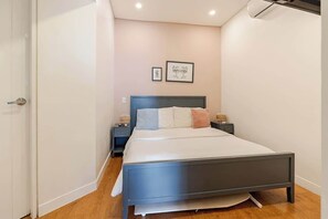 1 makuuhuone, silitysrauta/-lauta, vauvan matkasänky, Wi-Fi