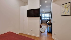 1 bedroom, iron/ironing board, travel cot, WiFi - G102 - Stylish 1-Bed in Granada | Fast WiFi Included (Cali)