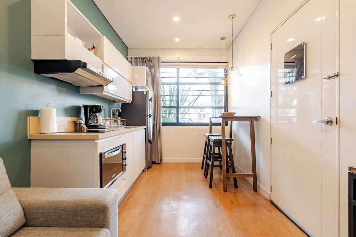 Coffee/tea maker, fridge, microwave, oven