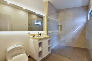 Shower, hair dryer, towels, soap - G201 - Cozy & Quiet 2-Bed | Fast WiFi | By Granada (Cali)
