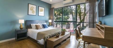 1 dormitorio, tabla de planchar con plancha, wifi y ropa de cama