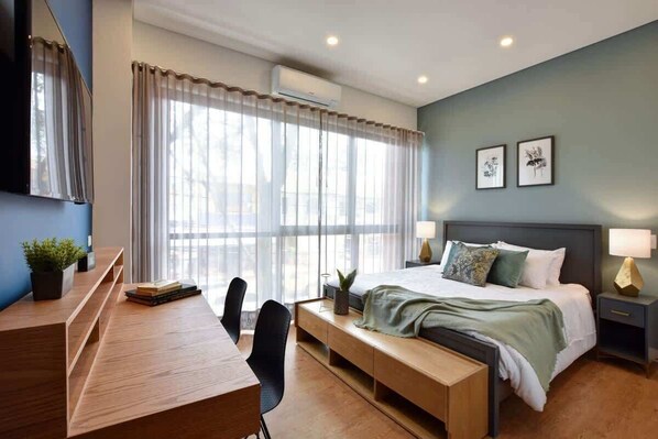 1 bedroom, desk, iron/ironing board, WiFi