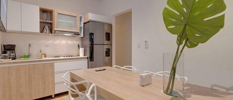 Micro-ondes, cafetière/bouilloire