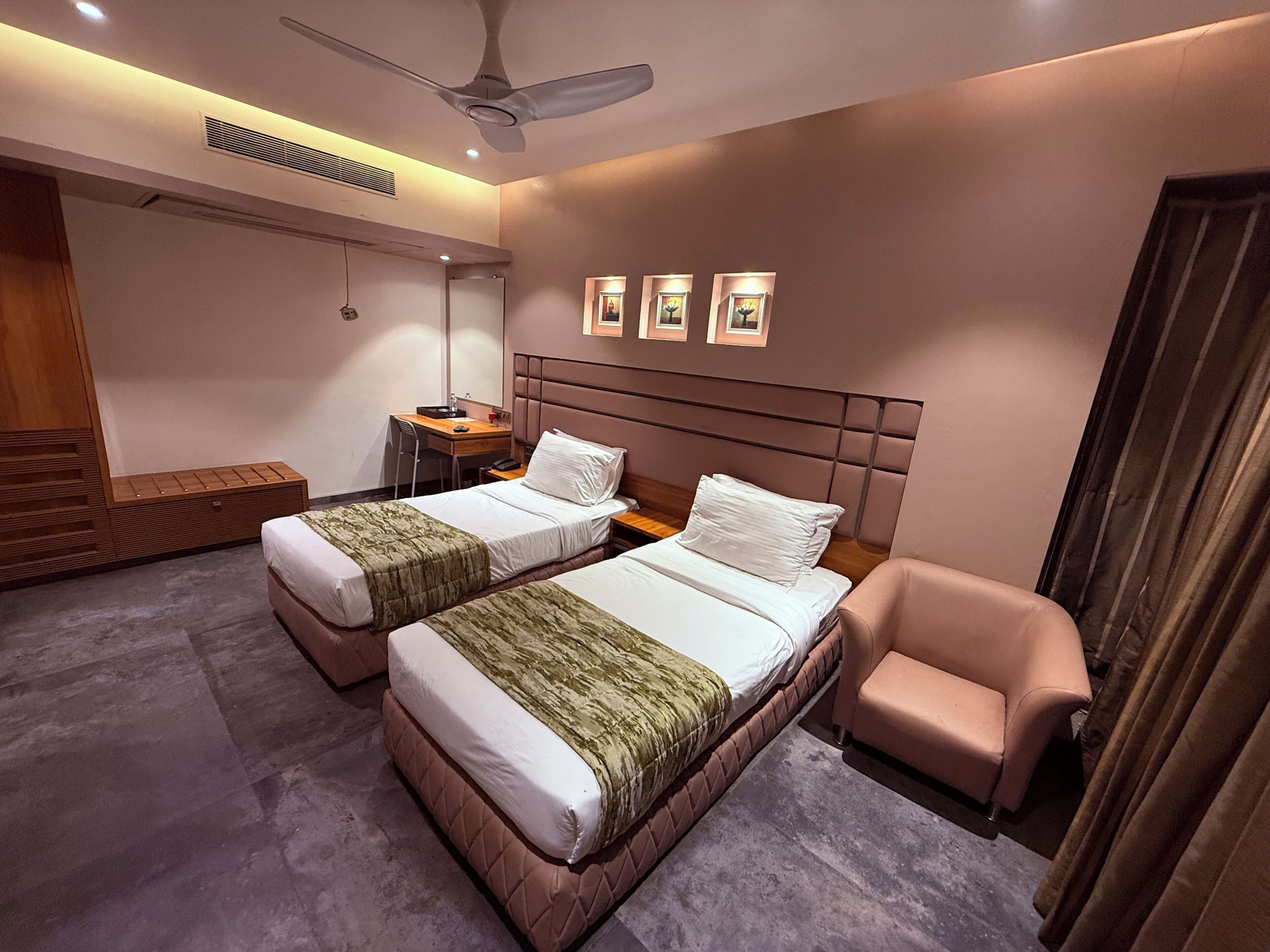 华丽双床房, 城市景观 | 内部细节