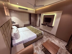 Deluxe Twin Room, City View | Interior - Hotel Varishtta (Navi Mumbai)