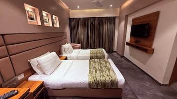 Deluxe Twin Room, City View | Premium bedding, memory-foam beds, in-room safe, desk