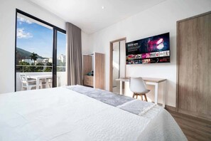 1 bedroom, desk, iron/ironing board, WiFi - M302 - 1-Bed | River Boulevard | Near Nightlife (Cali)