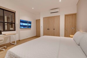 3 habitaciones, escritorio, tabla de planchar con plancha y wifi 