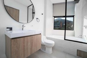 Shower, hair dryer - M401 - Studio | River Boulevard | Balcony | Fun (Cali)