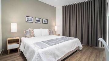 1 habitación, tabla de planchar con plancha, cuna de viaje y wifi