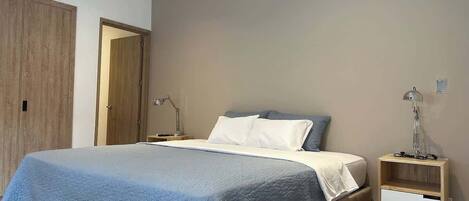 3 habitaciones, tabla de planchar con plancha y wifi