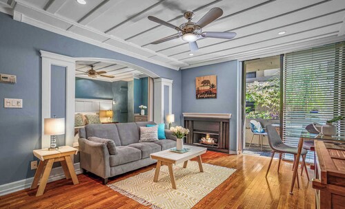 Melrose Newly Renovated 1Bedroom-360 Rooftop Views, Best location, Gym & Parking