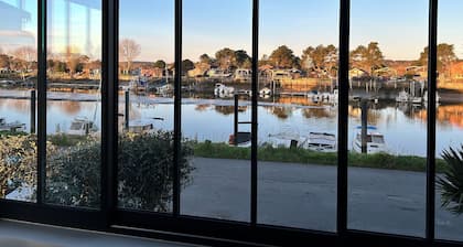 House on the harbour and near the salt marshes, beach 100 m away