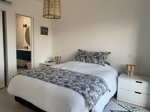 4 bedrooms, iron/ironing board, free WiFi, bed sheets