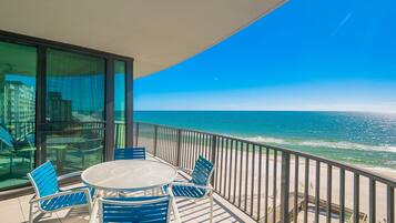 Condo, 3 phòng ngủ | Khu ẩm thực ngoài trời