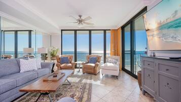 Condo, 3 phòng ngủ | Khu phòng khách