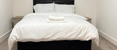 1 bedroom, bed sheets