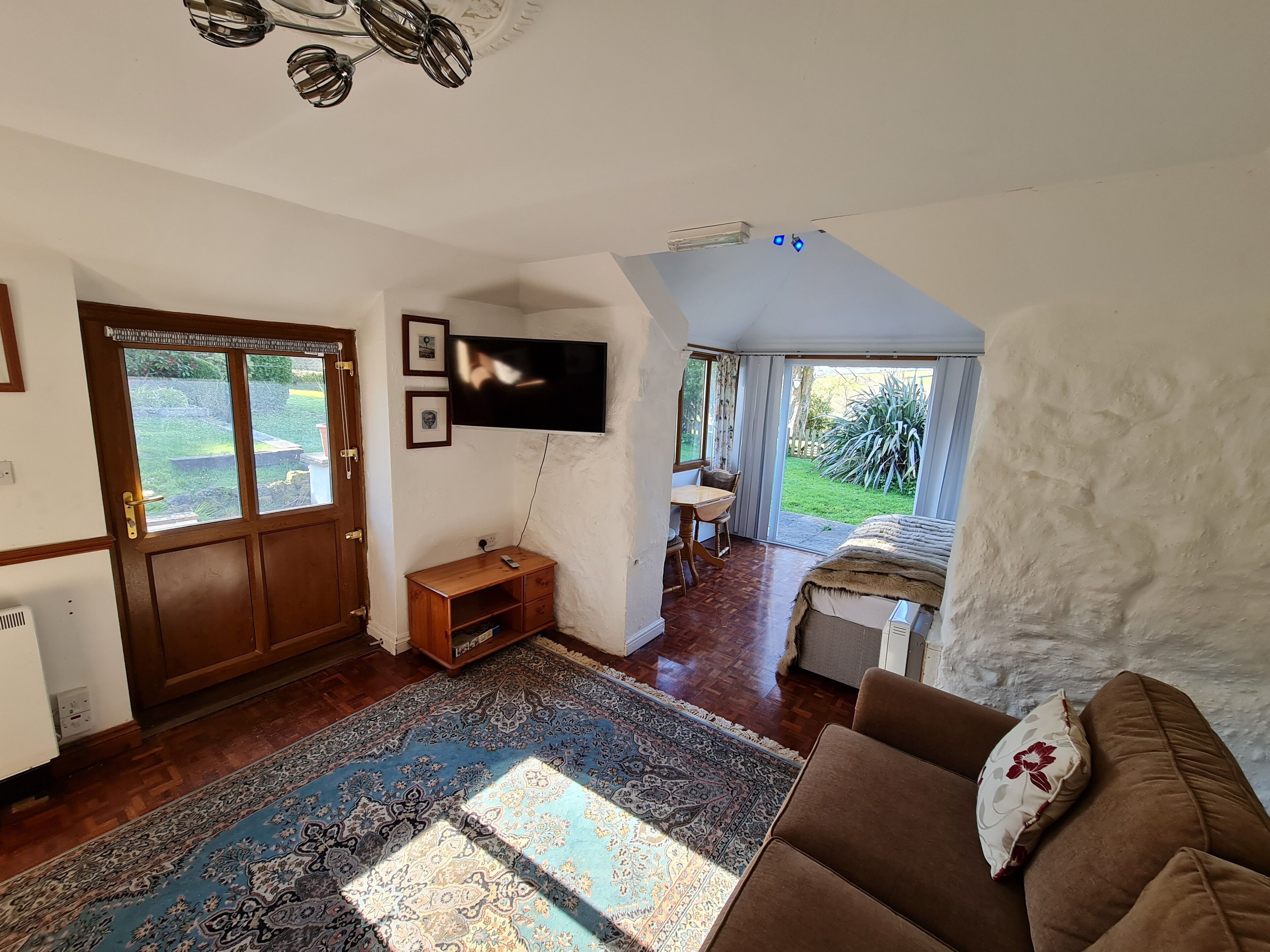 Deluxe Family of 6 Cottage | 책상, 다리미/다리미판, 무료 WiFi, 침대 시트