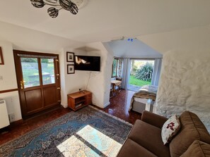 Deluxe Family of 6 Cottage