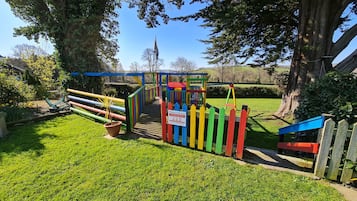 Zona de juegos infantil al aire libre