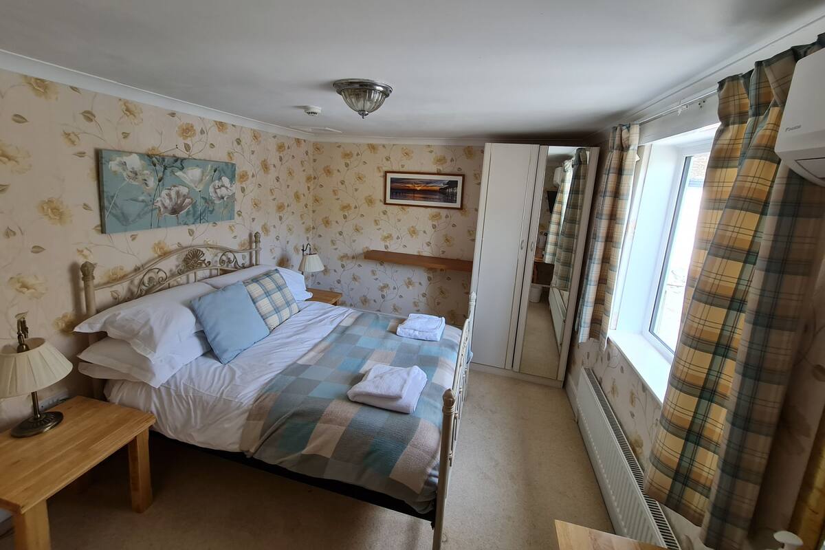 Standard Double Room | Skrivebord, strykejern/-brett, wi-fi (inkludert) og sengetøy
