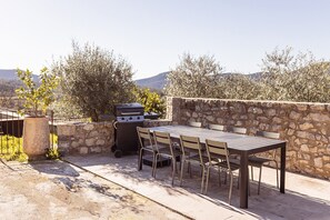 Outdoor dining - MAS DE CARACTERE SUD ARDECHE (Saint-André-de-Cruzières)