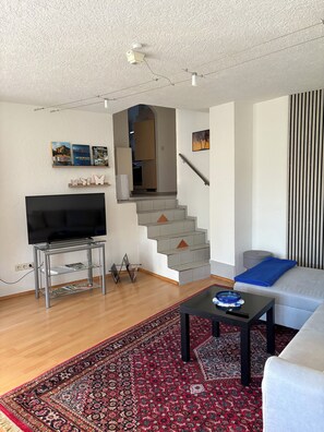 Smart TV, books - Cozy, quiet vacation apartment with a view of the countryside (Dormettingen)