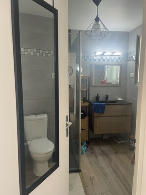 Haartrockner, Seife, Toilettenpapier