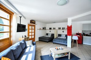 1 bedroom, desk, iron/ironing board, WiFi