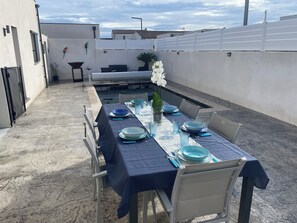 屋外ダイニングエリア
