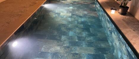 حمّام سباحة خارجي