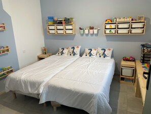 3 室のベッドルーム、デスク、アイロン / アイロン台、WiFi (無料)
