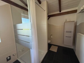 Shower, hair dryer, towels, soap - Holiday apartment Easter Fox in the Altmühltal (Pappenheim)