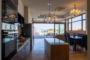 Fridge, microwave, oven, stovetop