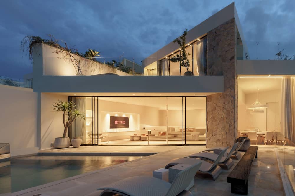 Lux Retreat 4BR Ocean Villa in Uluwatu